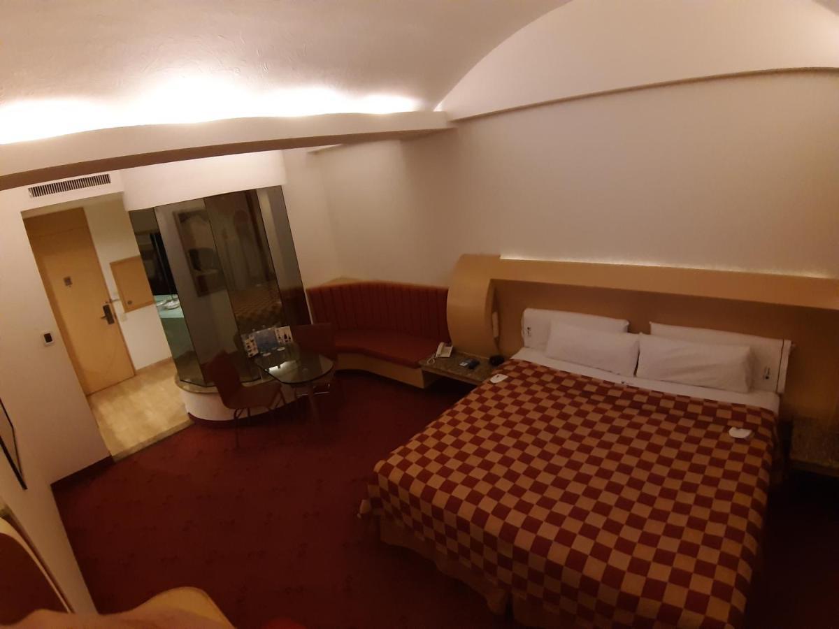 Auto Legaria Hotel Mexico